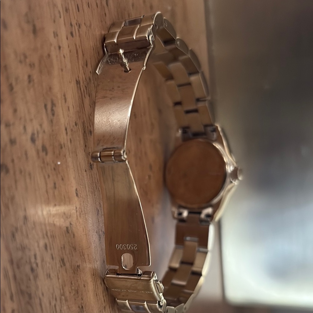 Marc by Marc Jacobs Gold Watch - Picture 7 of 10